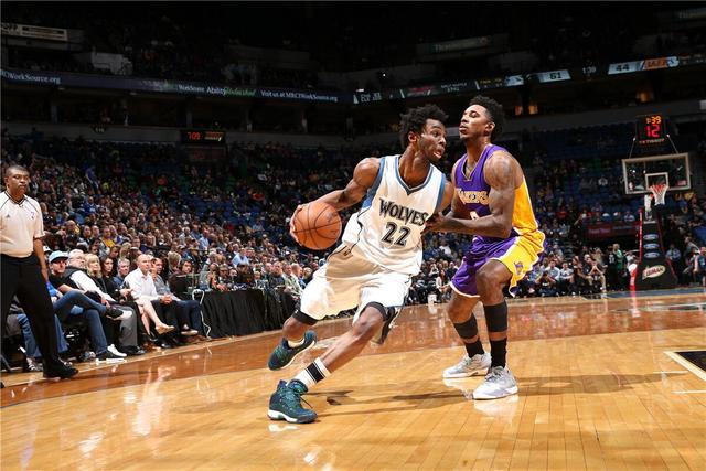 14状元已向巨星迈进 赛季前9场两刷生涯新高 