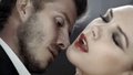 视频：小贝夫妇演绎香水广告 电梯内激情热吻