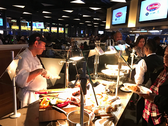 前方直击篮网感恩节活动 球迷盼着林书豪复出