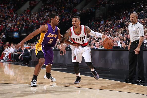 利拉德一成就居队史第2 隔扣2米08高塔太勇猛