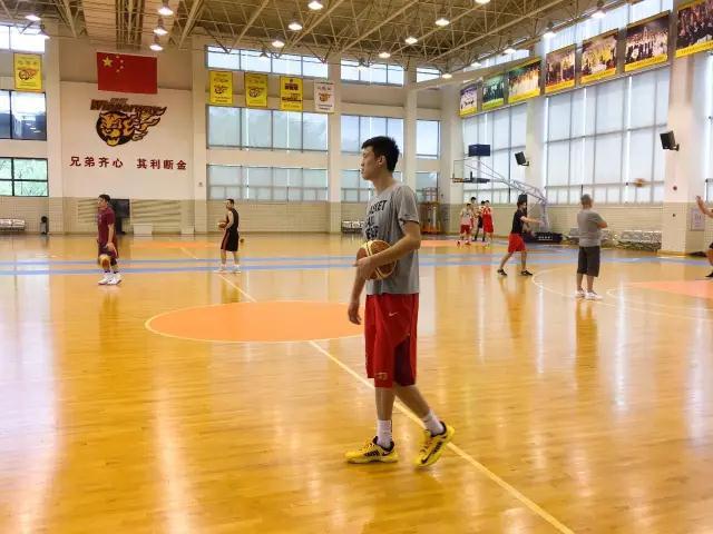 易建联周鹏会合广东备战全运 热身赛将战新疆