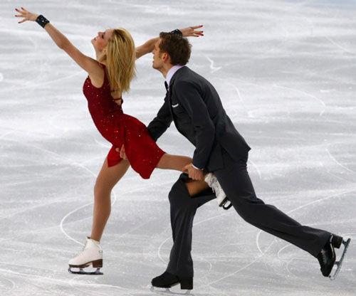 【十事谈】帅哥开裆裤完赛 拜美女搭档所赐