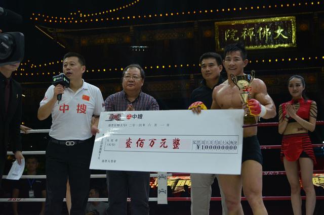 昆仑决5杨建平首秀震撼KO 中国拳王16秒被KO