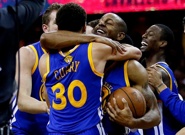 勇士夺冠历程:最强队名至实归 菜鸟科尔首功