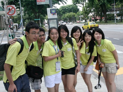 三星青奥小记者新加坡探险 体会团队合作意义