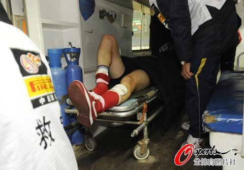李铁重伤离场 初步诊断右小腿骨折本赛季报销