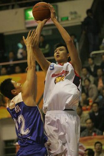 重磅消息!易建联将重返cba打球 新赛季重披广