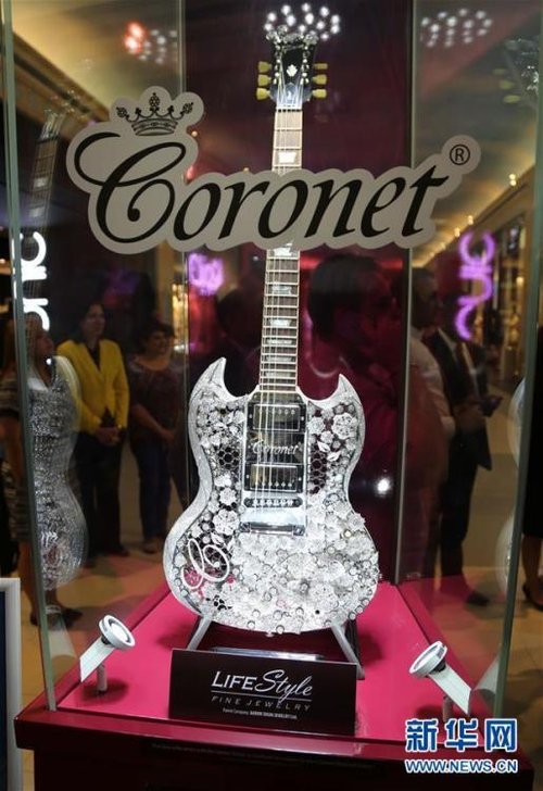全球 最昂贵吉他  亮相 迪拜 镶400克拉钻石_体