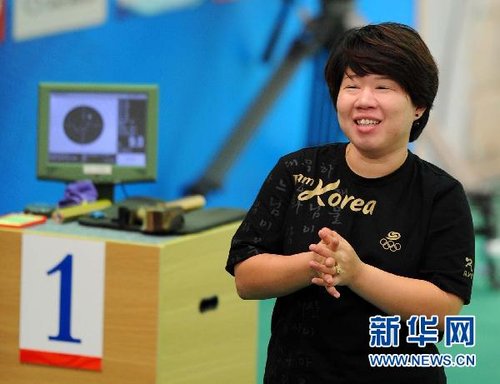 韩国选手金闰美夺得女子10米气手枪冠军（组图）