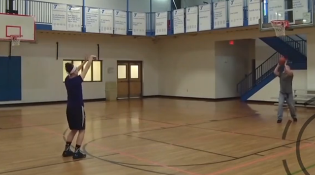 美国女神射手秒杀库里 1分钟32记三分连中55球