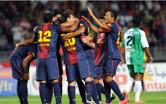 热身赛-巴萨8-0胜 梅西半场戴帽桑切斯2传2射