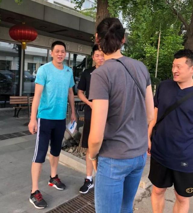 朱婷马不停蹄赶往北仑报到 沈琼:她超级自信气质太棒了
