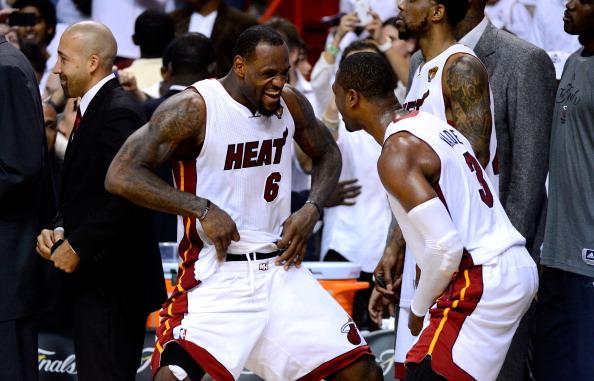 詹姆斯总决赛故事:除心魔拜恩师 夺生涯首冠_