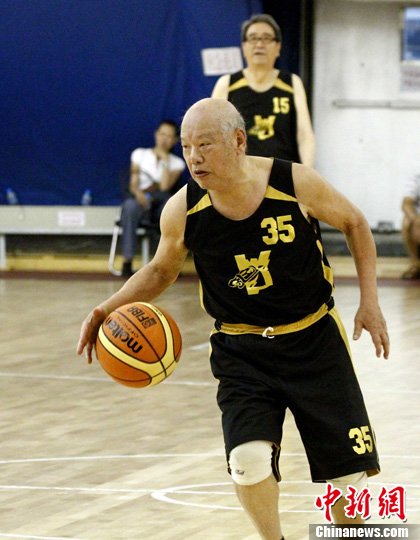 华人篮球赛现87岁老汉 台北老马诠释不老传奇
