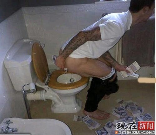 英球员炫富用1千英镑钞票当厕纸擦屁股 被球迷骂脑残_体育_腾讯网