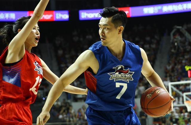 搞笑!王仕鹏干扰对手罚球 无奈吃T逗乐孙杨_体育_腾讯网