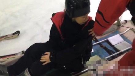 歌手张芸京滑雪摔伤 雪地被托运想回台北(图)