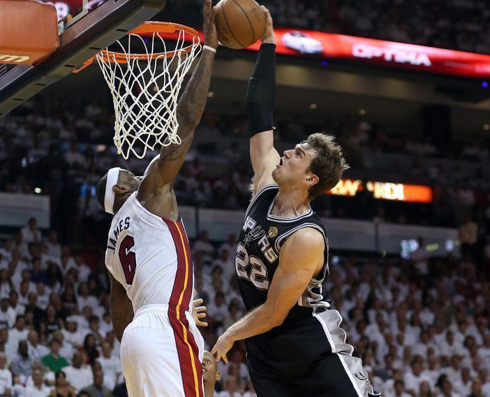 詹皇死亡封盖获赞 美媒:将斯普利特装进棺材