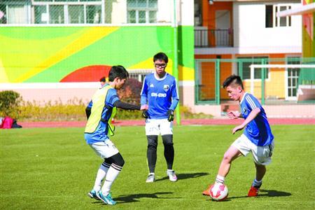 高中生发声校花足球辟高中为蹊径自办足球联赛实验田东图片