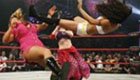 <em>WWE女子内衣</em>摔跤大战 金发美人火辣比基尼肉