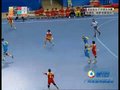 视频：女子手球 哈萨克斯坦推人被判犯规