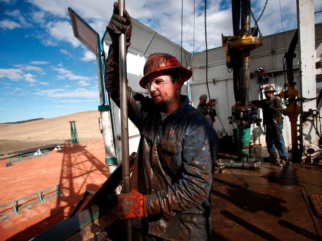 美油大跌近3%创一周新低 因美国原油库存增幅