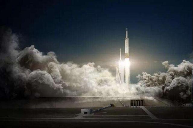 SpaceX宣布启动2018年载人登月计划