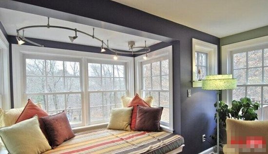 最新创意榻榻米式飘窗设计