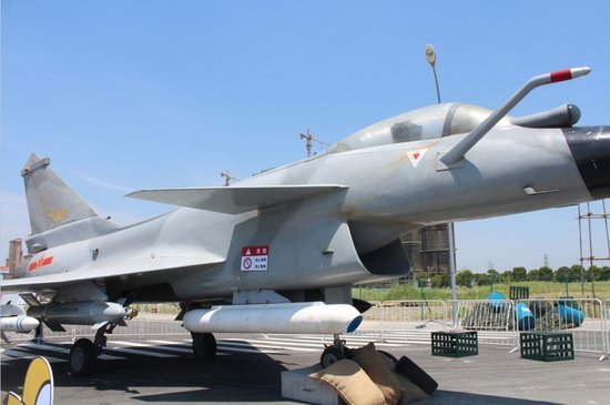 万人空巷齐聚尹山湖 歼十“点燃”全市参观热情_房产_腾讯网