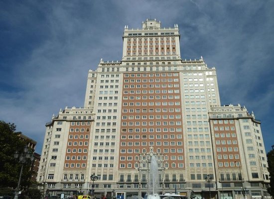 王健林怒斥马德里市政府:像对待狗一样对待我