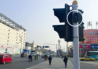 市区8个路口启用盲人过街语音提示器