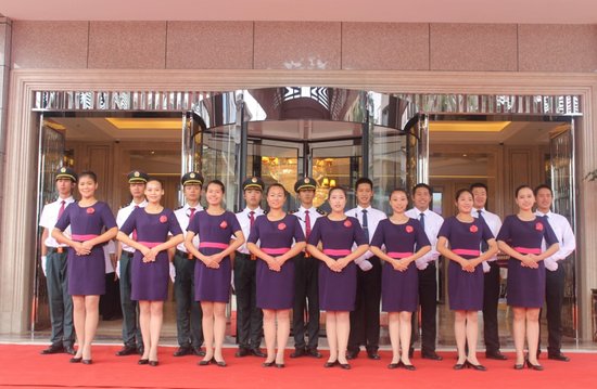 靖江碧桂园:五星级物业 全心全意全为您服务_