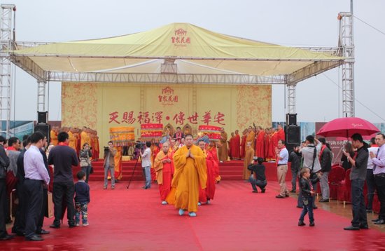 泰州光孝寺住持法空法师 亲临皇家花园主持祈