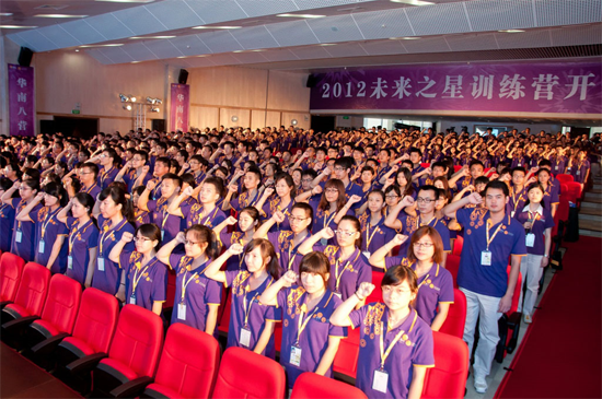 贫困生人均年收入_企业人均年收入(2)