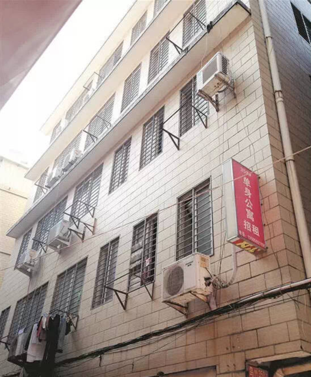 <em>18岁少女</em>与男友裸死浴室 尸体已发黑腐烂_频道