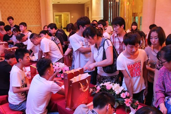 锦绣天地金街热袭丰南区 金色大厅奏响财富行