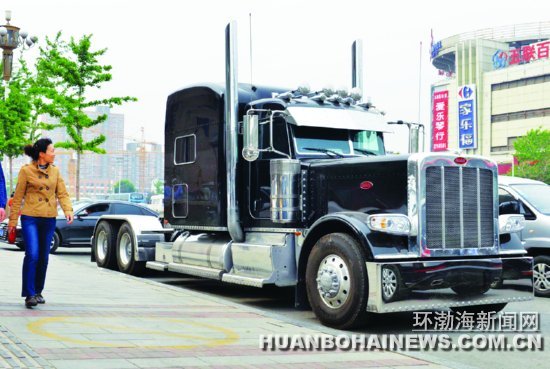 唐山建设北路发现擎天柱