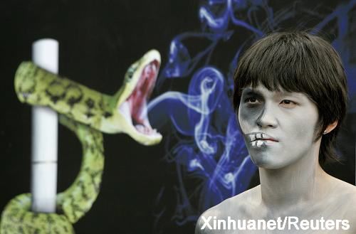 男子人体彩绘宣传戒烟:吸烟的后果(图)_奇闻