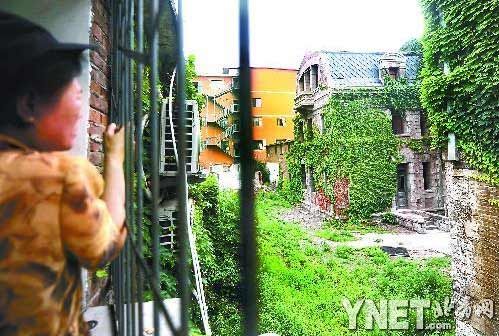 北京朝内大街鬼楼藏身闹市？ 实地探访揭秘