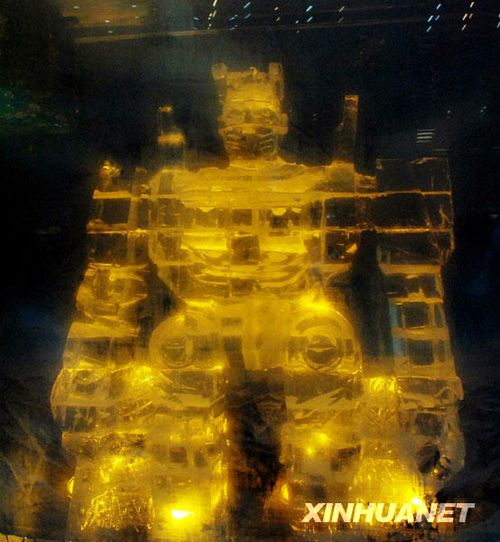 巨型冰雕“变形金刚”盛夏亮相广州(图)