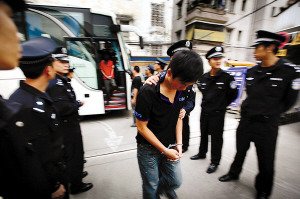 广东电白铁拳打击电话诈骗查处案件206宗