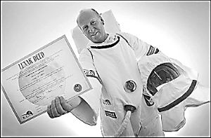 英国夫妻“倒卖月球”发大了 每英亩20英镑