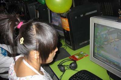 21岁女孩玩网游每天花费1000元 2月挥霍6万元