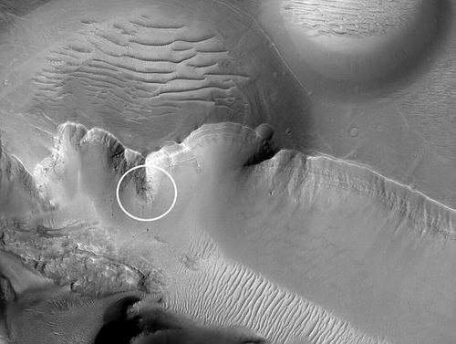 火星表面发现“巨石纪念碑” 猜测存在生命体