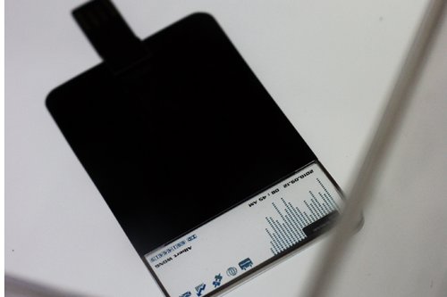 华为展出概念性产品:太阳能手机聚合数据卡