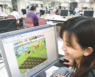 台湾公务人员上班网上偷菜 各县市政府纷禁玩