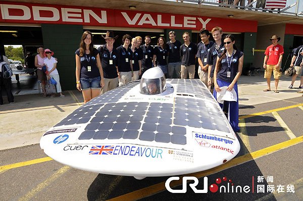 组图:澳大利亚举行世界太阳能车挑战赛_奇闻