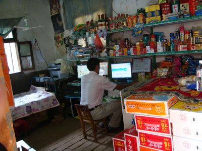 农村掀起开网店热潮:4平米内的5家网店_互联网
