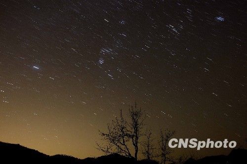 狮子座流星雨光临地球 各地流星雨壮观图片