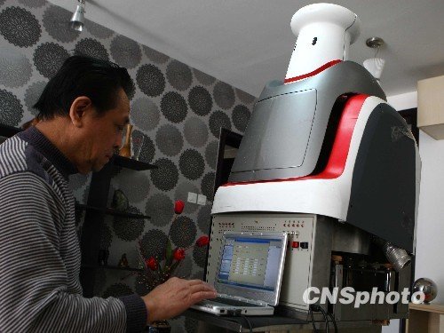 北京老人自制机器人厨师 会做几十道家常菜